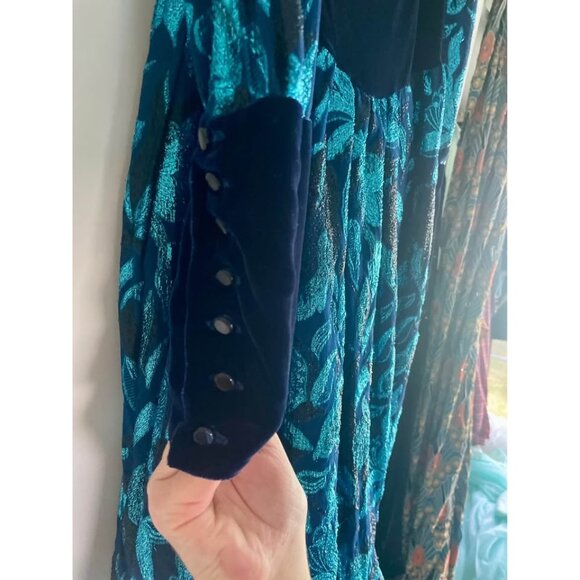 Vintage 1980s Party Dress, Size S/M, Metallic Blue Velvet, Puffed Sleeves - Picture 10 of 11